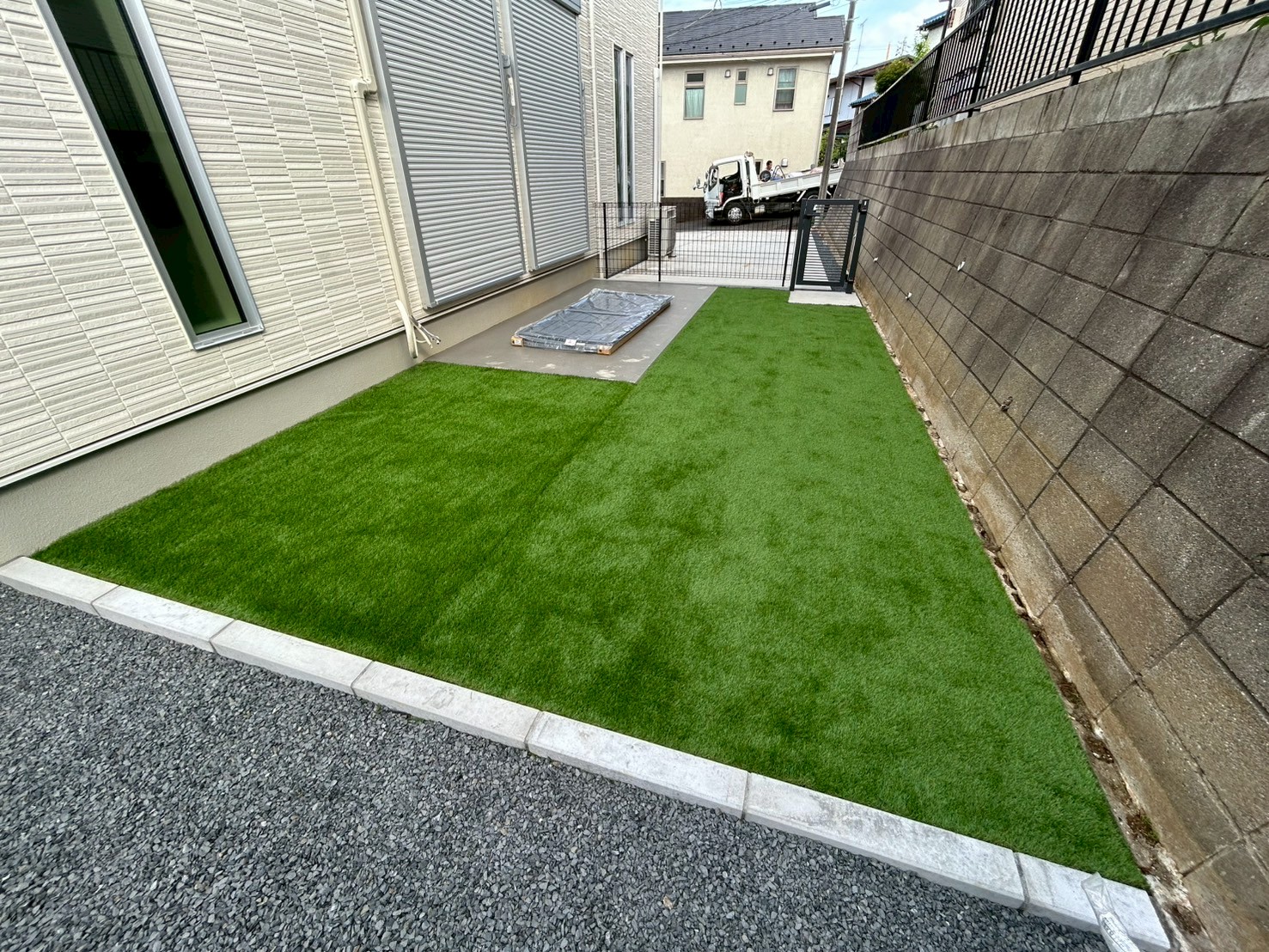 人工芝でメンテナンスも楽々です。